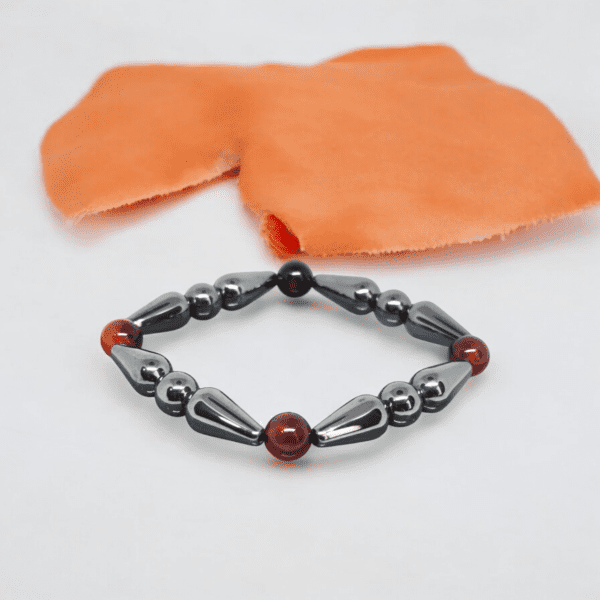 اسوارة من احجار الهيماتيت والعقيق Carnelian & Hematite
