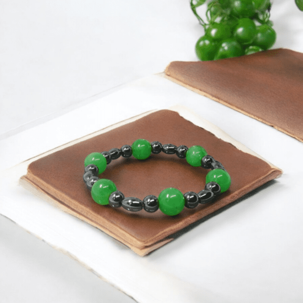 اسوارة من احجار الهيماتيت والافنتورين الاخضر Hematite & Red Aventurine