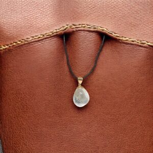 تعليقة ذهب عيار 21 مع حجر الكوارتز الشفاف Clear Quartz