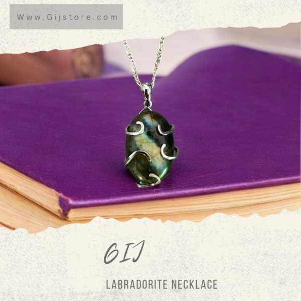 تعليقة من حجر الطاووس مع اطار فضه وسنسال فضه 925 labradorite