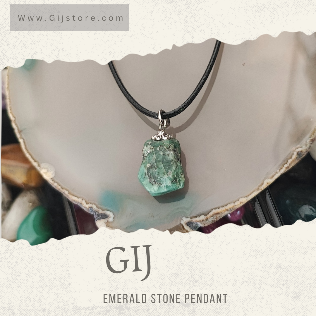 تعليقه من حجر الزمرد الاخضر خام Raw Emerald