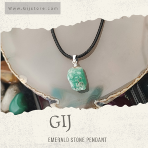 ⁦⁦تعليقه من حجر الزمرد الاخضر خام Raw Emerald⁩⁩⁩