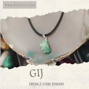 ⁦تعليقه من حجر الزمرد الاخضر خام Raw Emerald⁩⁩