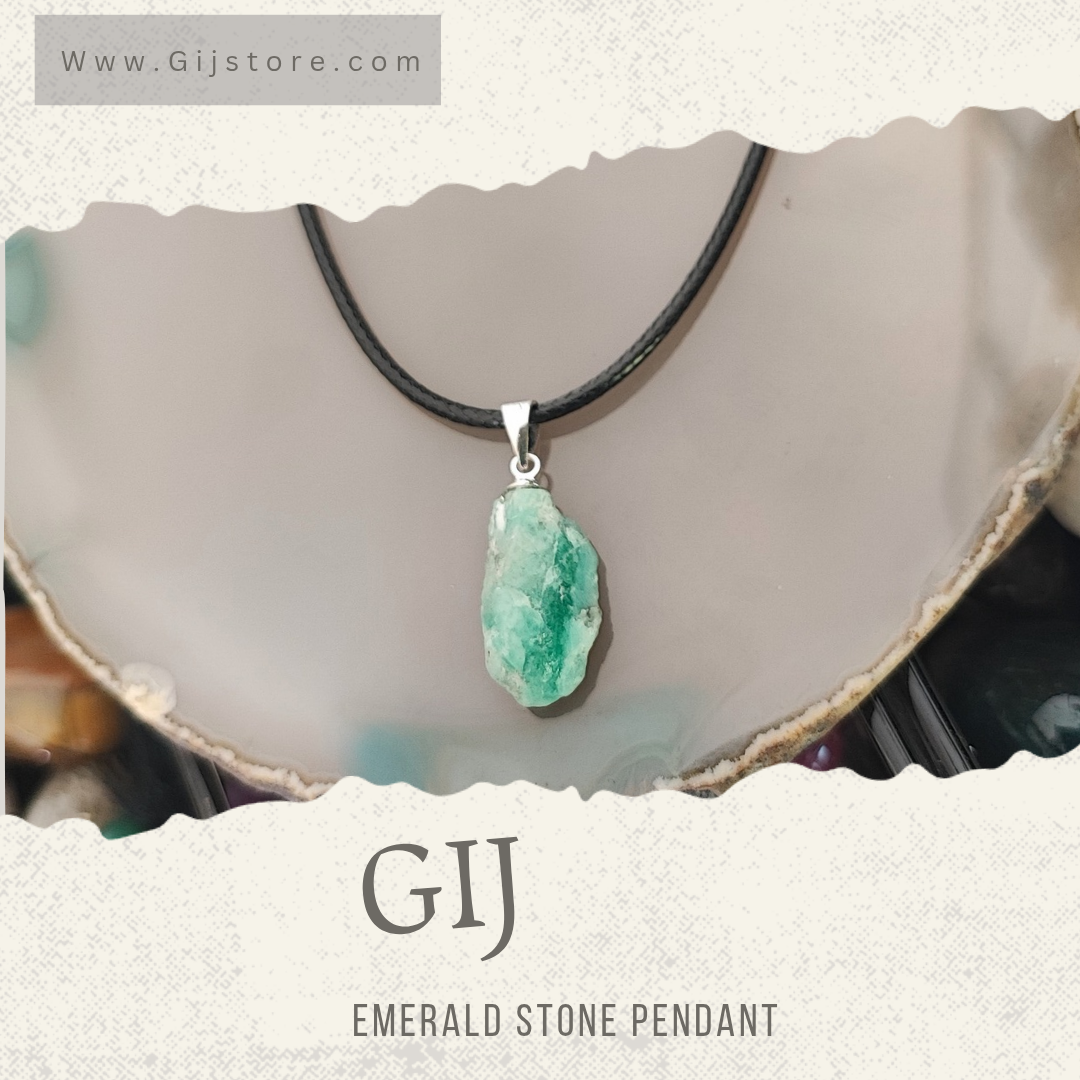 تعليقه من حجر الزمرد الاخضر خام Raw Emerald