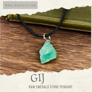 تعليقه من حجر الزمرد الاخضر خام Raw Emerald