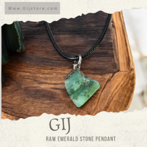 ⁦⁦تعليقه من حجر الزمرد الاخضر خام Raw Emerald⁩⁩⁩