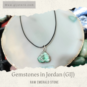 ⁦تعليقه من حجر الزمرد الاخضر خام Raw Emerald⁩