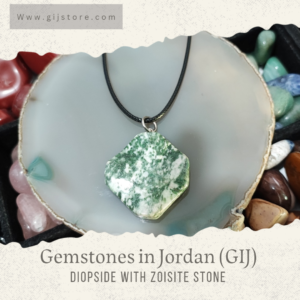 سنسال جلد مع تعليقه من حجر ديوبسيد وزويسيت Diopside with Zoisite