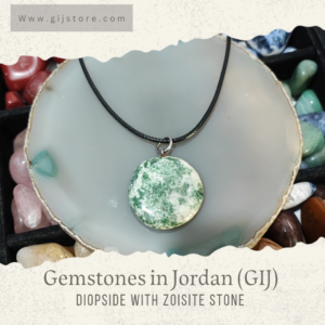 سنسال جلد مع تعليقه من حجر ديوبسيد وزويسيت Diopside with Zoisite